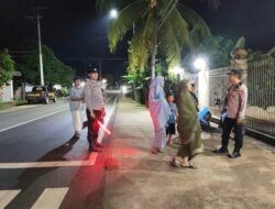 Polsek Lembar Kawal Ibadah Tarawih, Jamaah Diminta Waspada