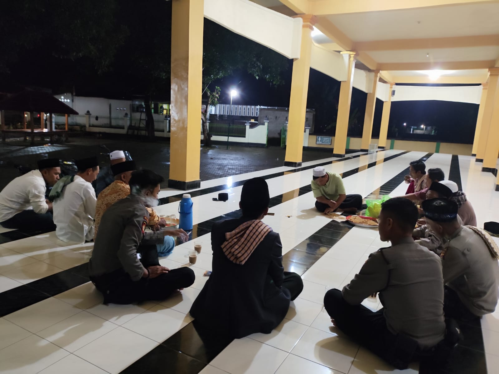 Malam Ramadan Sekotong: Pesan Kamtibmas dari Polisi