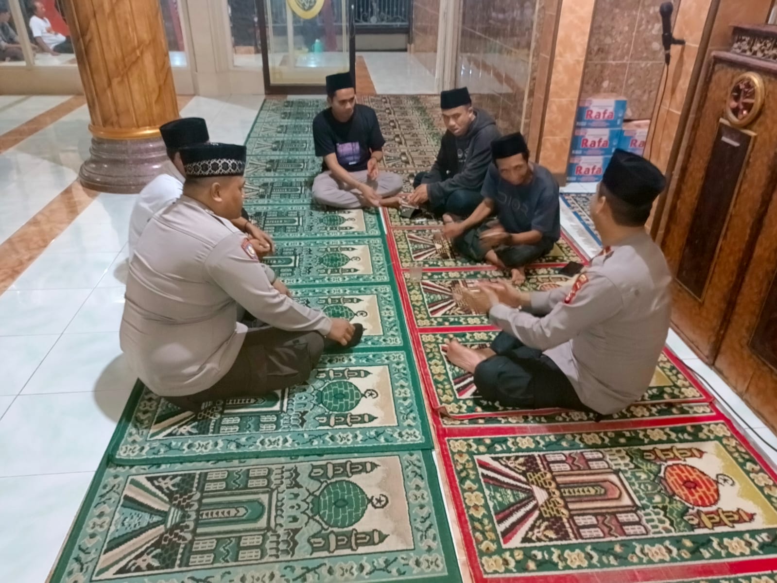 Ramadan Kondusif: Sinergi Polisi dan Warga di Lombok Barat