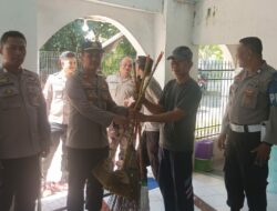 Polsek Jereweh Gotong Royong Bersihkan Masjid Jelang Memasuki Bulan Suci Ramadhan 1446 H
