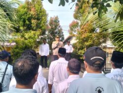 Kapolsek Khayangan Pimpin Apel Koorwil di Kantor Desa Sesait