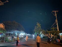 Polsek Kuripan Kawal Keamanan Shalat Tarawih, Jamaah Merasa Nyaman