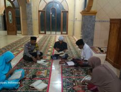 Polsek Kuripan Sambangi Warga Tadarus, Jaga Kamtibmas di Bulan Ramadhan