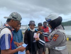 Satlantas Polres Bima Kota Sosialisasikan Tagline “Mudik Aman Keluarga Nyaman” dan Pemasangan Stiker Keselamatan