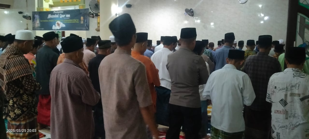 Kapolsek Kediri Pimpin Tarawih Keliling, Jaga Keamanan dan Kenyamanan Warga
