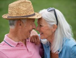 Generasi Senja dan Cinta, 7 Mitos yang Harus Kamu Tahu!