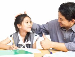 15 Cara Aneh Milenial Didik Anak, Guncang Dunia Parenting