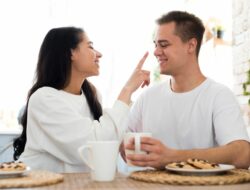 Pacarmu Mulai Dingin? Coba Lakukan 7 Hal Ini Diam-Diam!