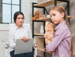 Protektif Atau Abaikan Anak! Pilih Mana?