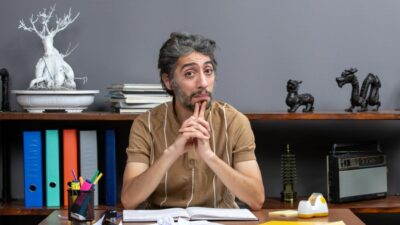 Kenapa Orang Cerdas Sering Dianggap Aneh? Ini 7 Alasannya!