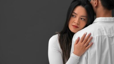 Buang Waktu! 10 Tanda Pasanganmu Nggak Akan Pernah Serius