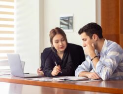 7 Cara Curhat ke Atasan Tanpa Terlihat Mengeluh