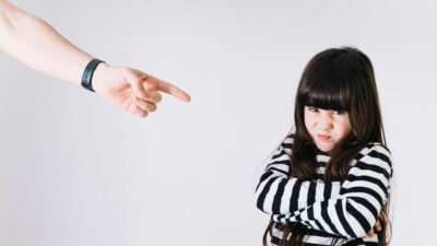 Bukan Hukuman, Ini Cara Cerdas Membentuk Karakter Anak!