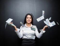 Uang Memang Penting, Tapi Kecemasan Finansial Itu Nyata