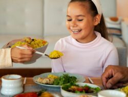 Stop Makanan Sampah! Ini 7 Nutrisi Ajaib Bikin Anak Pintar