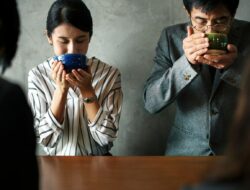 Merasa Lelah Setelah Bertemu Orang? Ini Tandanya!