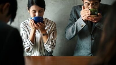 Merasa Lelah Setelah Bertemu Orang? Ini Tandanya!