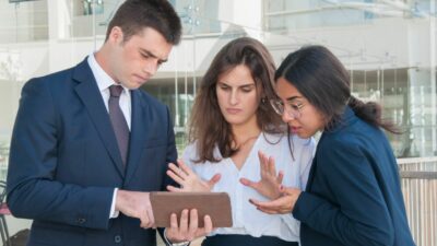 Bos Pilih Kasih? Jangan Cuma Nangis, Ini Cara Bertahan