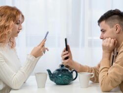 Sering Pakai? 7 Kata Ini Bisa Bikin Chat Terasa Menyebalkan