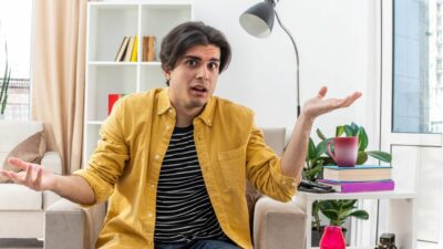 10 Hal yang Bikin Kamu Dicap Kurang Peka