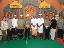 Kapolres Lombok Tengah Hadiri Acara Pujawali ke-30 di Pura Buana Nata.