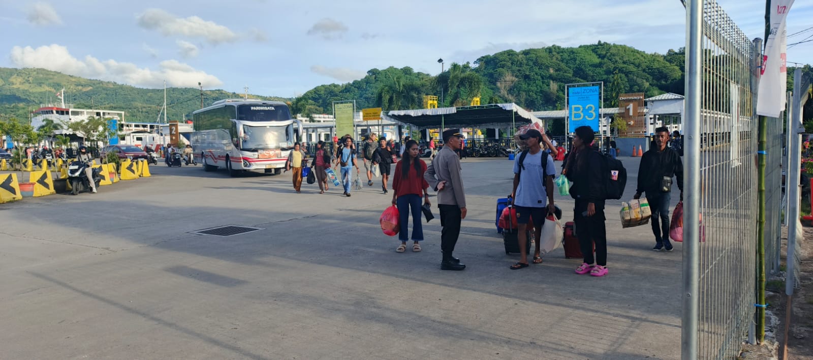 Ratusan Pemudik Tiba di Lembar: Keamanan Pelabuhan Jadi Prioritas Utama