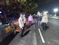Aksi Humanis Polisi di Gerung Jaga Malam Aman