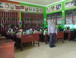 Bhabinkamtibmas Gerung Aktif Pantau Penyaluran Makanan Bergizi