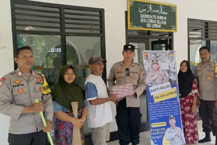 Polsek Lembar Gaungkan Bakti Religi
