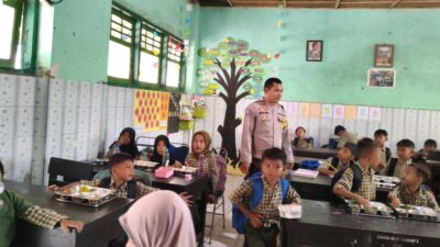 Distribusi Makan Bergizi Gratis Dikawal Langsung Polsek Lembar