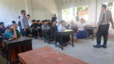 Polsek Sekotong Edukasi Santri: Cegah Narkoba & Nikah Dini