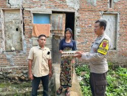 Aksi Sosial Polsek Sekotong: Bhabinkamtibmas Bagikan Bantuan Nutrisi