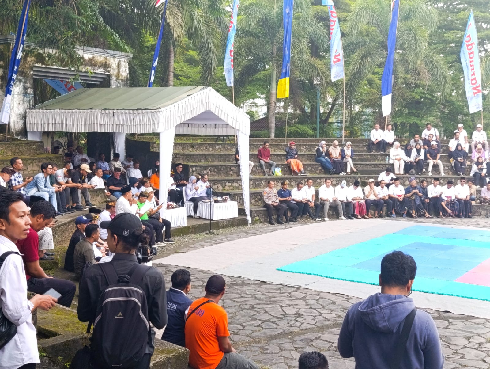 Lombok Barat Lestarikan Budaya Lewat Peresean HUT ke-67