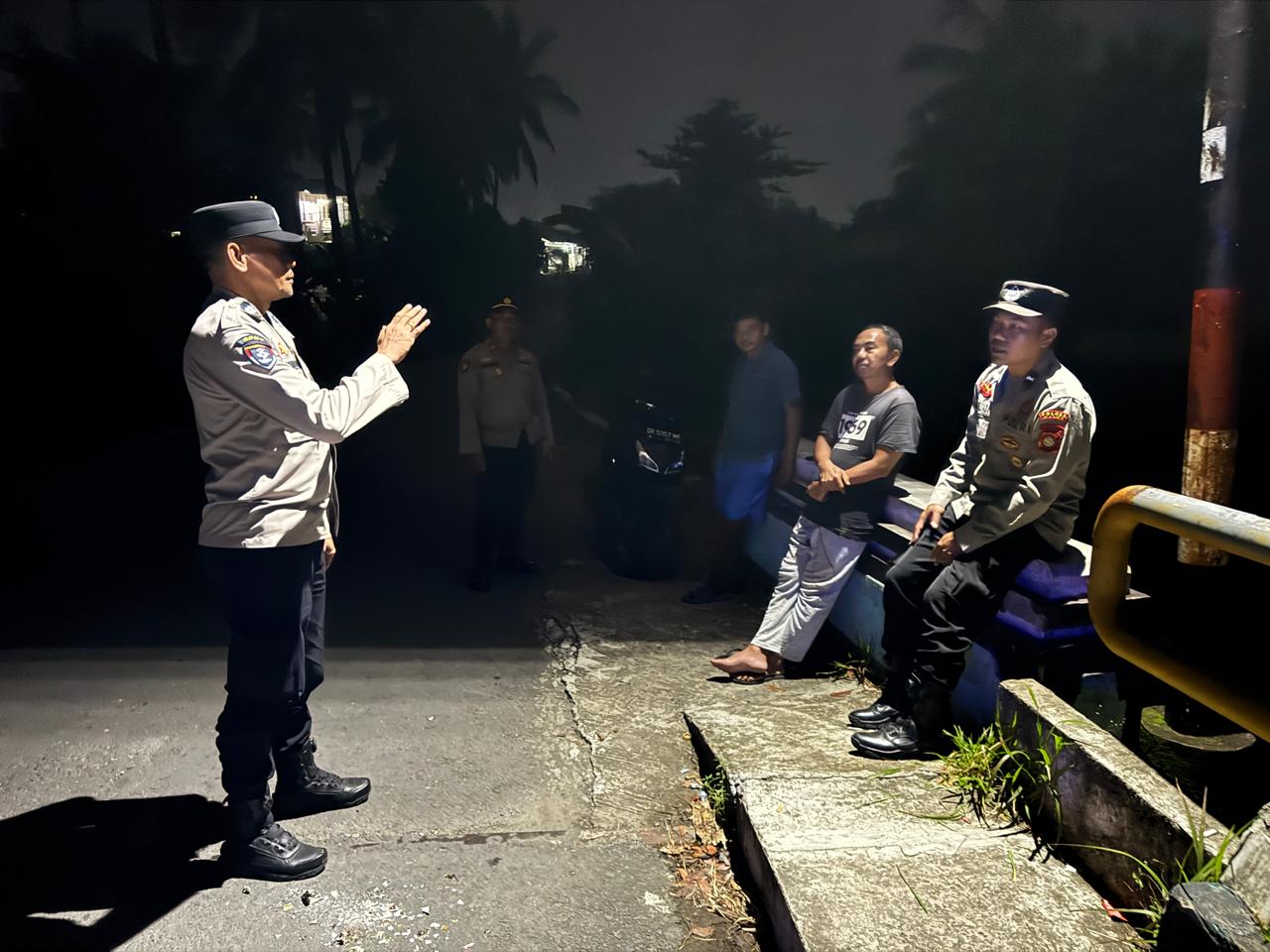 Tingkatkan Keamanan Perbatasan, Polsek Kediri Intensifkan Patroli Blue Light Dini Hari