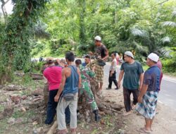 Aksi Cepat Tanggap! TNI-Polri dan Warga Lombok Barat Bersihkan Puing Tugu Roboh!