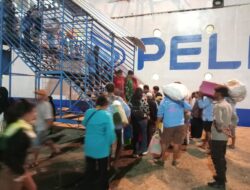 Polsek Kawasan Pelabuhan Laut Bima Amankan Proses Embarkasi dan Debarkasi Penumpang Kapal KM. AWU di Pelabuhan Bima