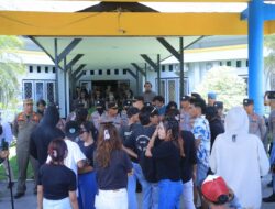 Polres Sumbawa Barat Berikan Pengamanan pada Aksi Unjuk Rasa Kelompok Masyarakat (FPT) di Kantor Dinas PUPR