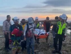 Polsek Sekongkang Bersama Tim Resque PT. AMNT Evakuasi Pemancing Terseret Ombak di Tanjung Mangkun Pantai Tropical