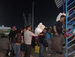 Polsek Kawasan Pelabuhan Laut Bima Laksanakan Pengamanan Embarkasi dan Debarkasi KM. BINAIYA