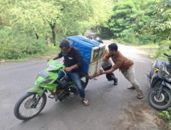 Potret Empati Personil Polsek Rasbar: Bantu Dorong Motor Penjual Rujak, Wujud Nyata Polisi untuk Masyarakat