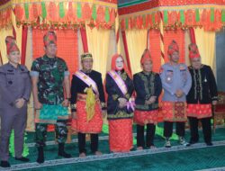 Kapolres Sumbawa Barat Hadiri Penganugerahan Gelar Adat “Sampongo” untuk Bupati dan Wakil Bupati