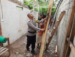 Anggota Polres Wonosobo Renovasi 3 Warga Tak Layak Huni di Desa Wonosobo