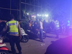 Jaga Kondusifitas di Wilayah Hukumnya, Anggota Polsek Taliwang Gelar Patroli Malam di Jalan KTC