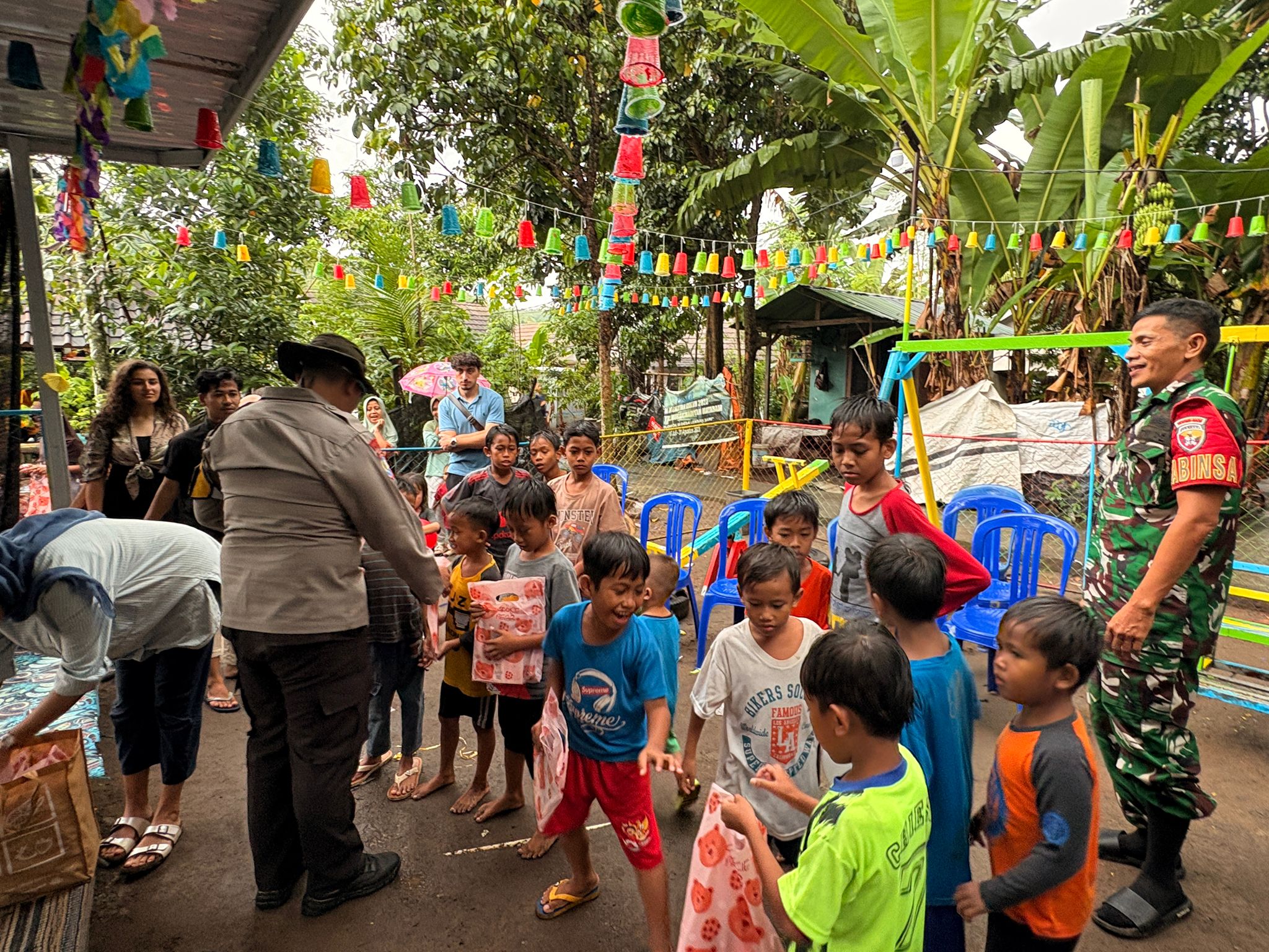 Babinkamtibmas Lembahsari Hadiri Peresmian Taman Bermain, Wujud Kedekatan Polri dengan Masyarakat (1)