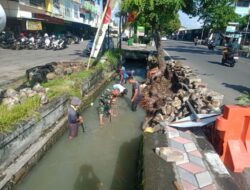 Sambut Musim Tanam, TNI dan Masyarakat Kompak Perbaiki Kerusakan Irigasi Pertanian