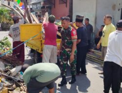 Babinsa dan Warga Gotong Royong Bersihkan Masjid Al-Awwabien