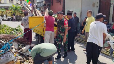 Babinsa dan Warga Gotong Royong Bersihkan Masjid Al-Awwabien