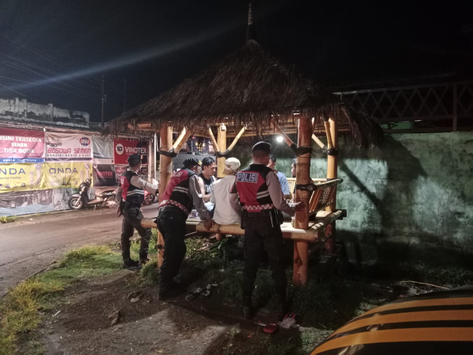 Patroli Preventif Polres Lombok Barat Tingkatkan Kamtibmas melalui Dialogis dan KEMOS 110