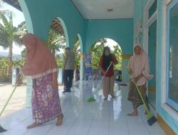 ‘Sehat Dapat Ibadah Dapat’: Aksi Polsek Lembar di Musholla Gunung Gundil