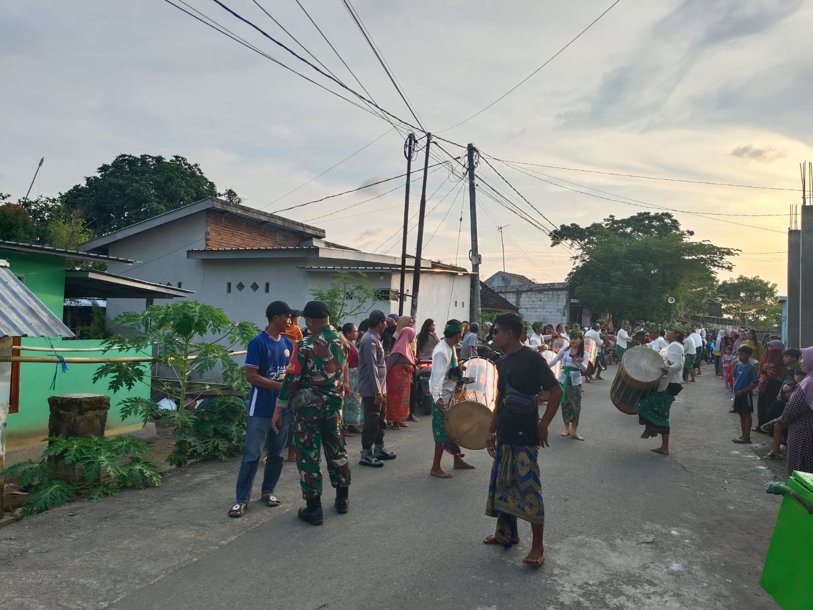 Polri Jamin Keamanan Tradisi Nyongkolan di Lembar: Sinergi TNI-Polri Ciptakan Kondusifitas